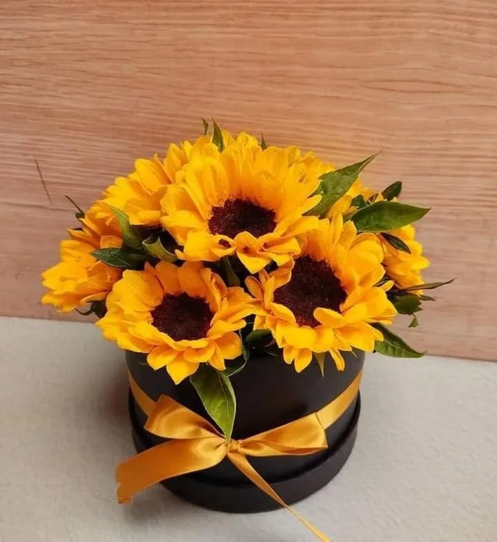 Fotografía de Caja de 9 girasoles
