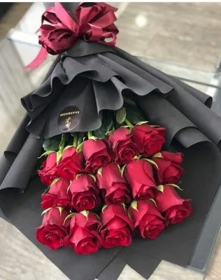 Fotografía de Ramo de mano con 14 rosas