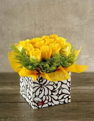 Fotografía de Caja de 12 rosas amarillas